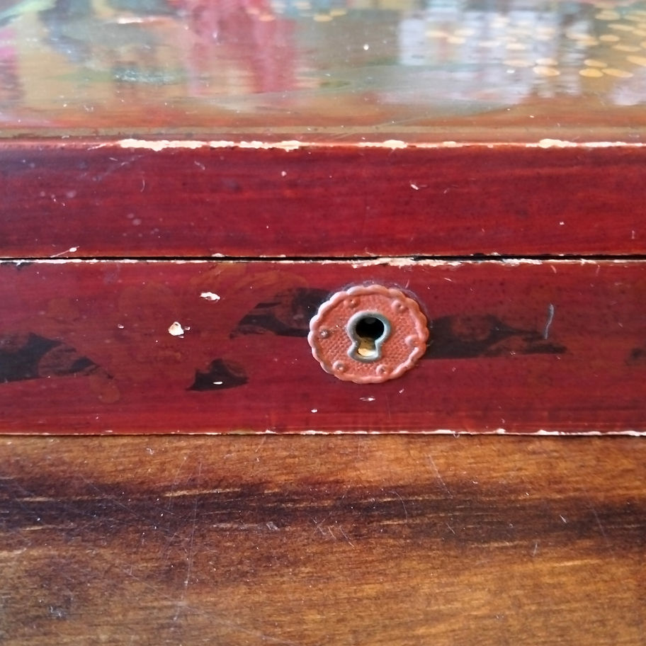 Vintage Chinese red lacquered box with hand painted bird decoration