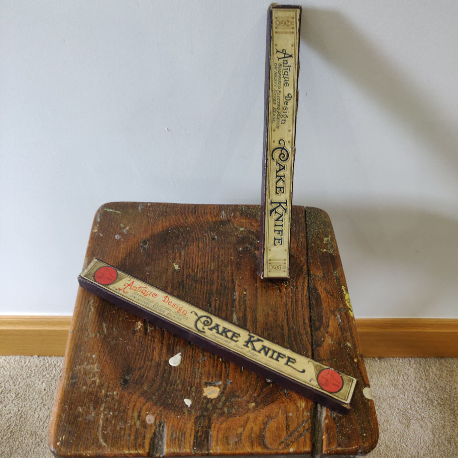 Antique early 20th century cake knife in original box with an original empty box