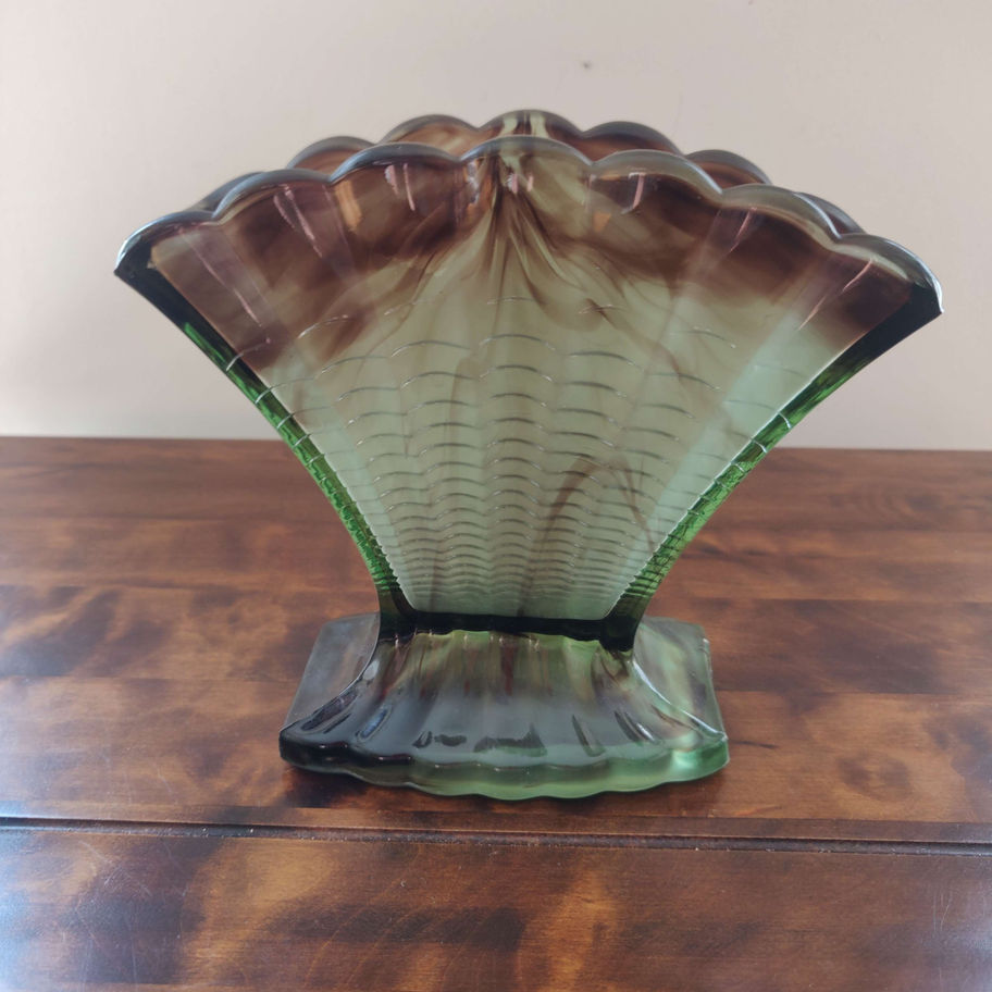 Art Deco ripple vase fan shaped shell