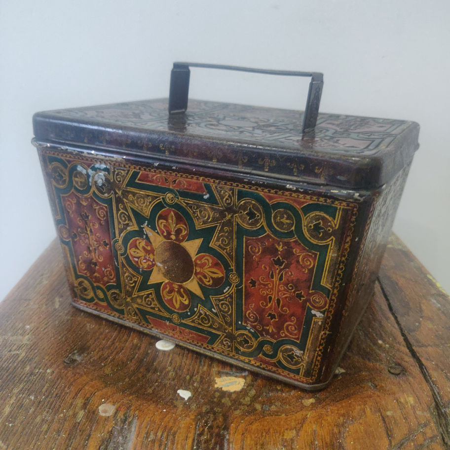 Vintage Huntley and Palmer's highly decorated rare and in amazing condition tin