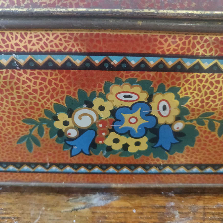 Antique early 20th century lithograph c.w.s ( co op society) cream cracker tin