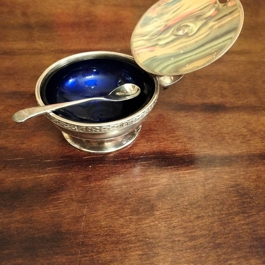 Vintage silver plate ( epns electro plate nickel silver) mustard pot with spoon