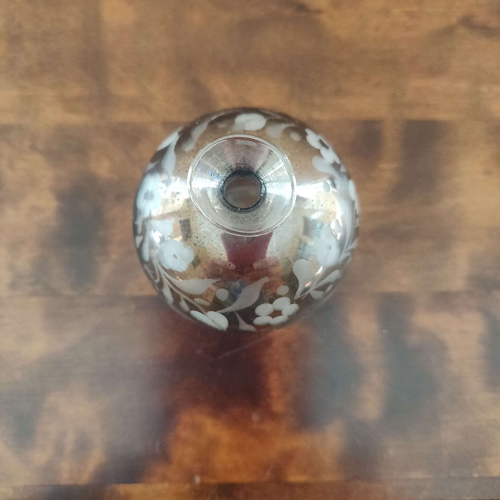 縮圖：Small decorative vase