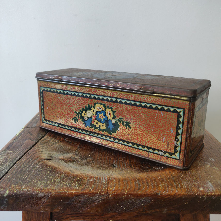 Vintage 1930s /40s CWS ( co op wholesale society) lithograph cream cracker tin