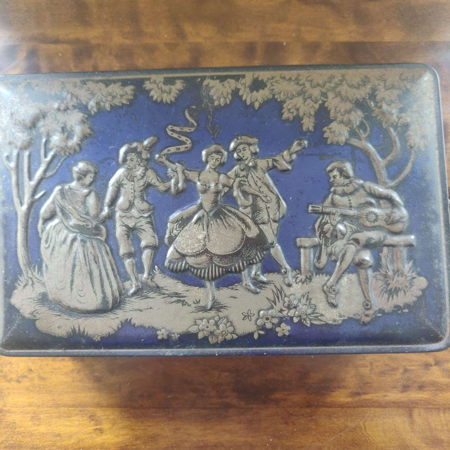 Vintage callard & bowsers confectionery tin