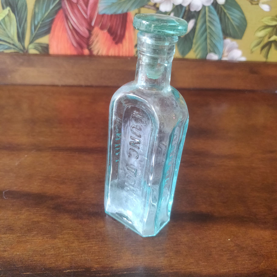 Antique early 20th or late 19th century Owbridge lung tonic bottle with lid