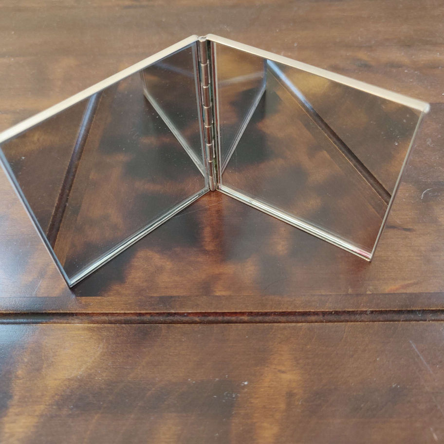 compact mirror
