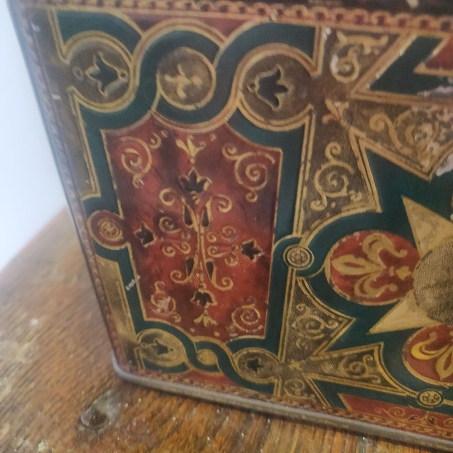 Vintage Huntley and Palmer's highly decorated rare and in amazing condition tin