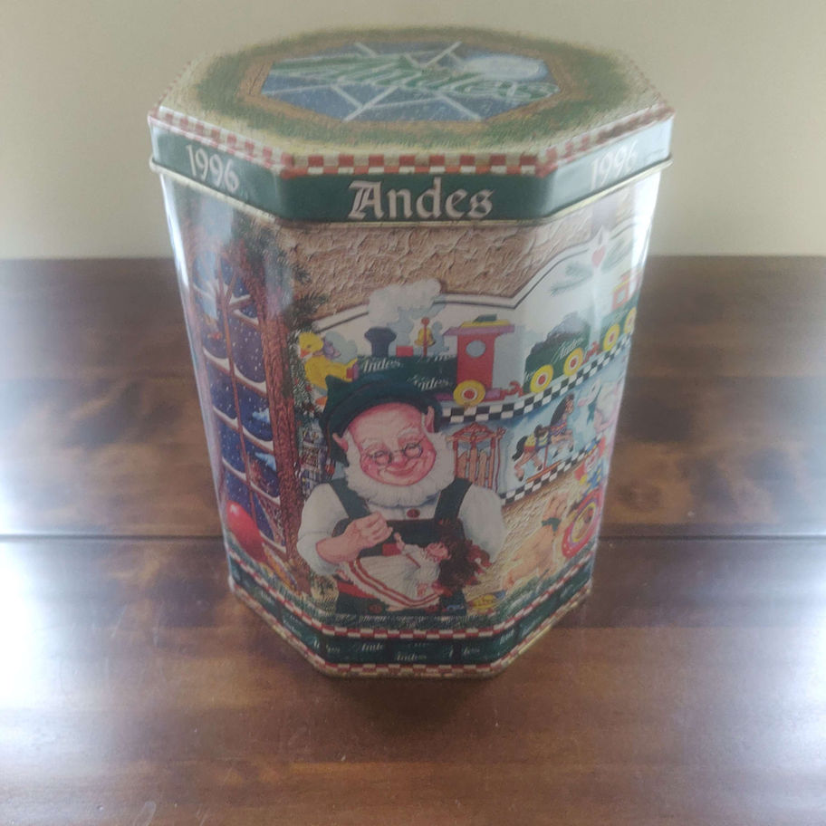 Vintage 1996 andes thin mint biscuit tin Xmas themed