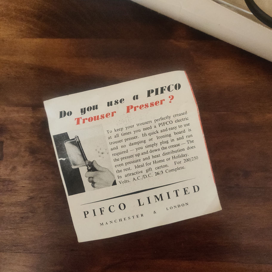 Vintage 1950s pifco electric tie press (never been used as new )