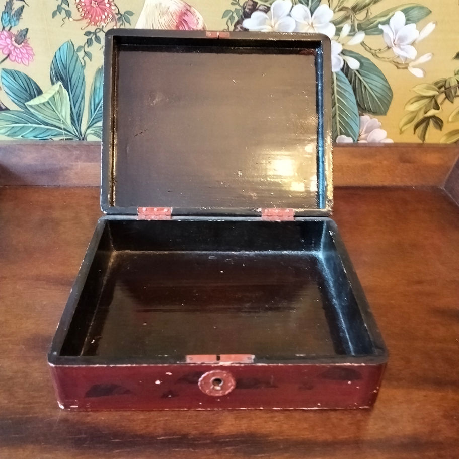 Vintage Chinese red lacquered box with hand painted bird decoration