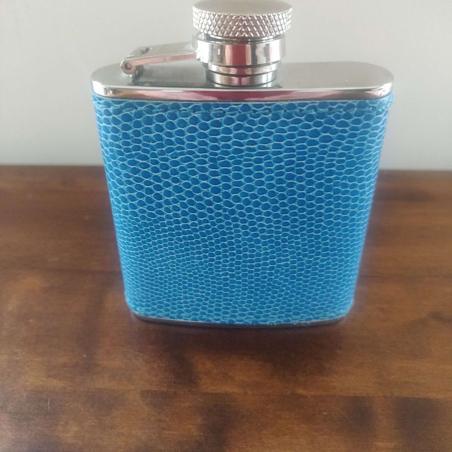 Small hip flask 2 1/2 oz stainless steel with shagrin style cover