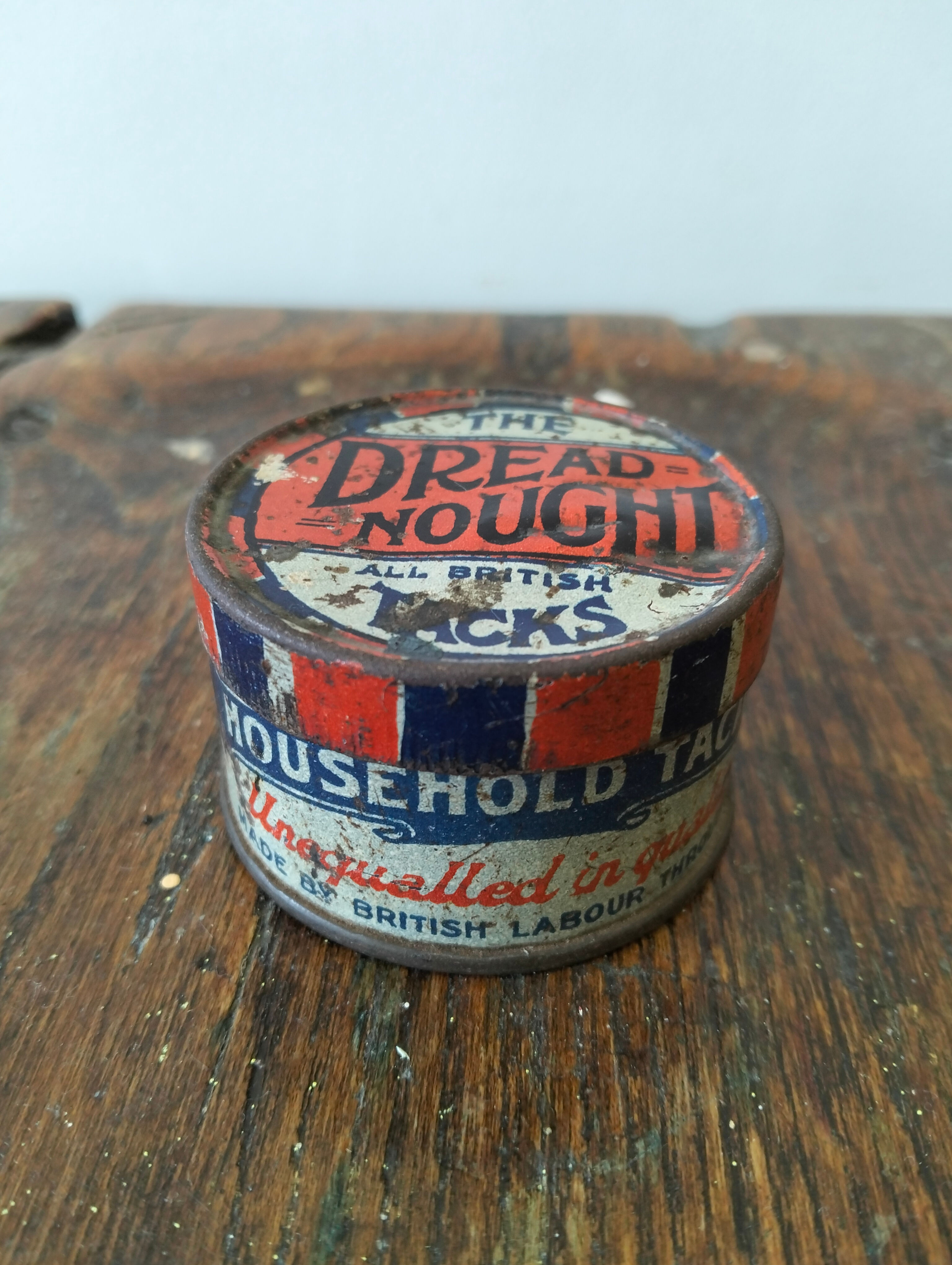 Vintage early 20th century the dread nought tacks tin full of original tacks !!