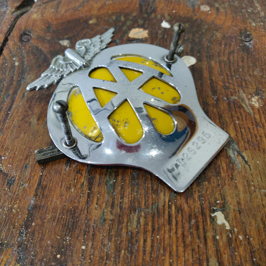 Vintage 1960s metal and enamel AA ( automobile association) car badge  7 b26295