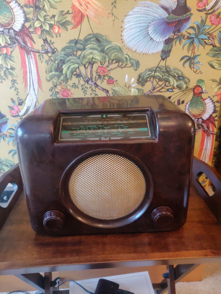 Vintage 1940s/50s Bush DAC 90a Bakelite valve radio