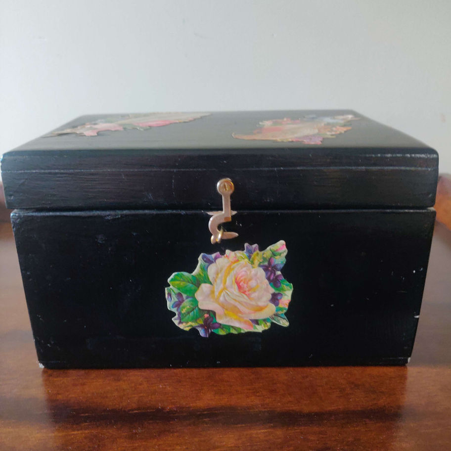 Vintage hand painted probably barge ware jewellery or trinket keepsake boxe