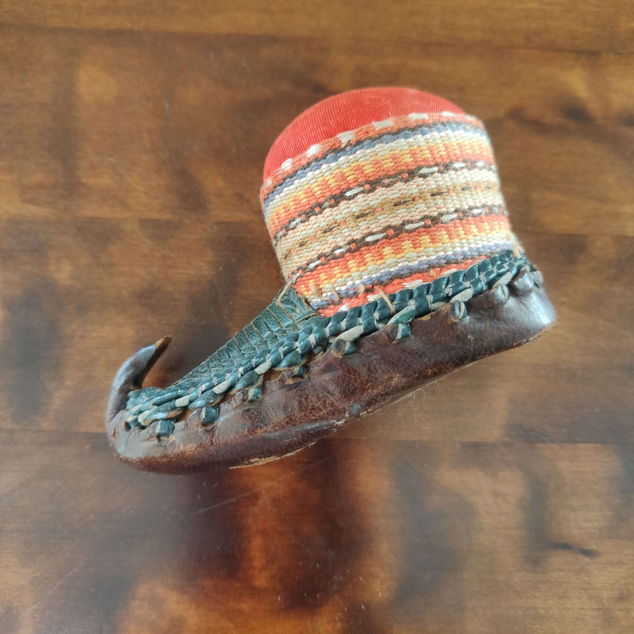 Vintage VTG 1960’s HANDMADE LEATHER MOCCASIN SHOE PIN CUSHION BALKAN SCANDINAVIA