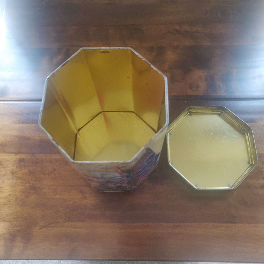 Vintage 1996 andes thin mint biscuit tin Xmas themed