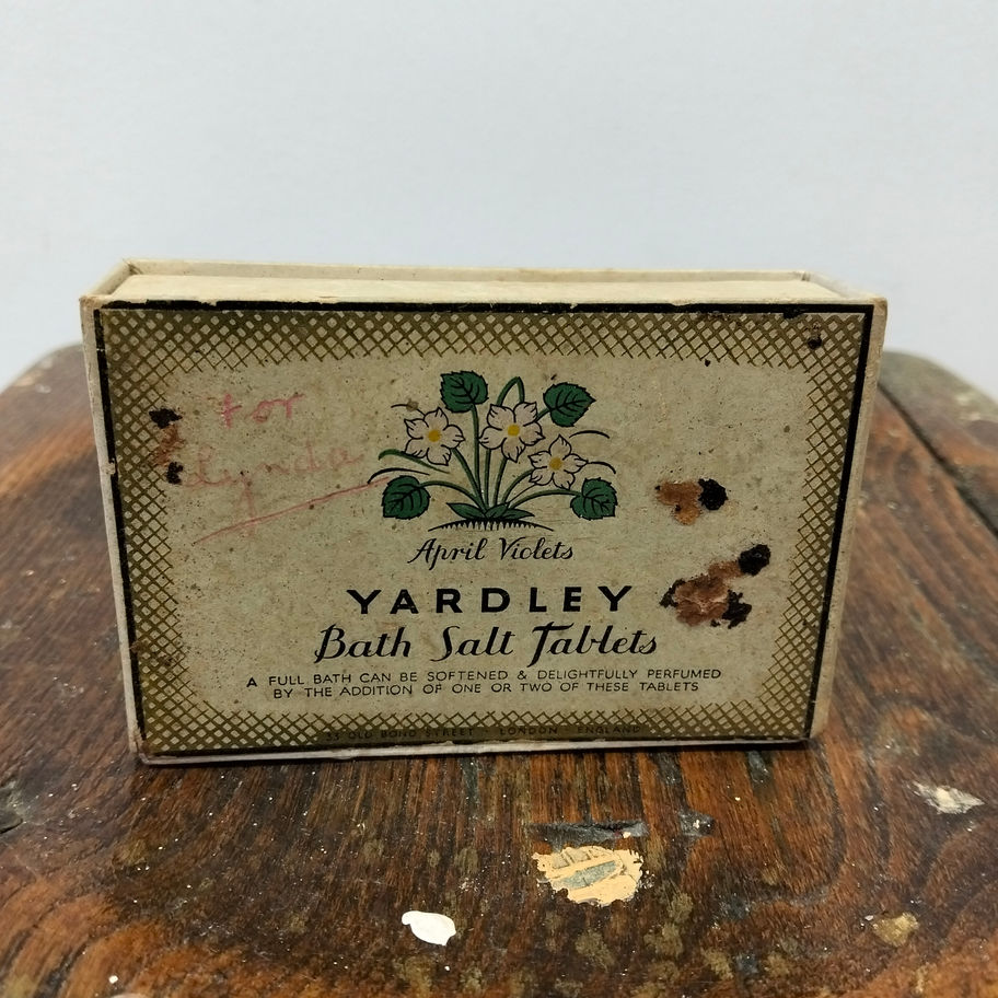 Vintage Yardley bath salt tablet cardboard box rare!!