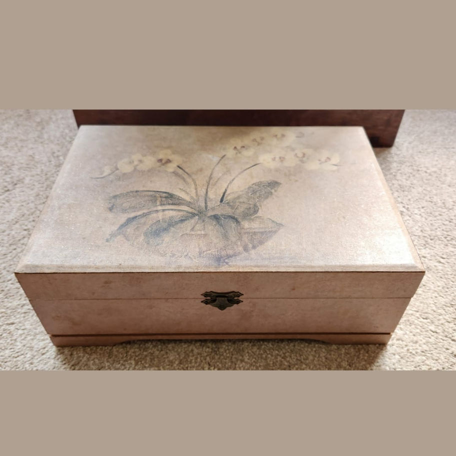 Decorative wooden trinket/ jewellery box