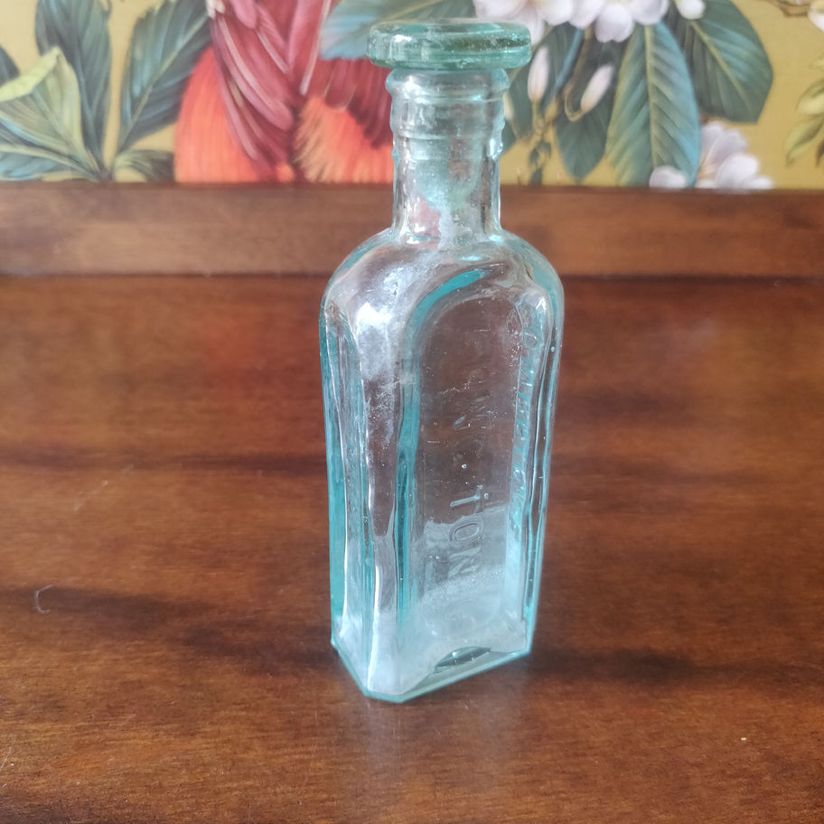 Antique early 20th or late 19th century Owbridge lung tonic bottle with lid