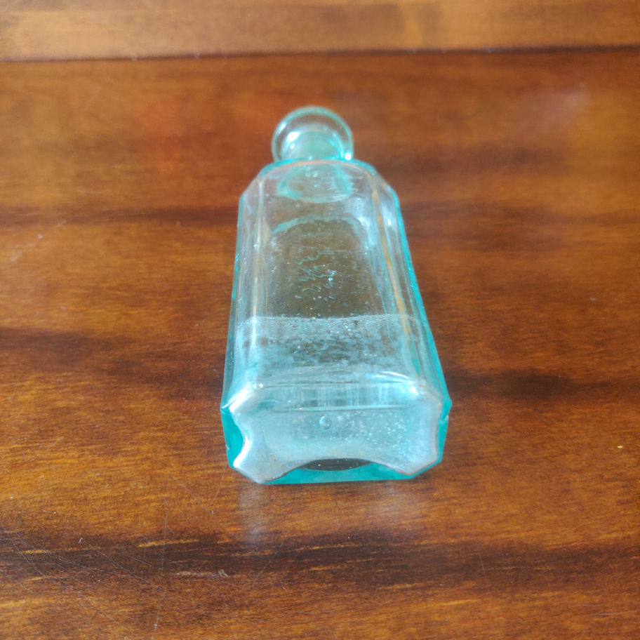 Antique early 20th or late 19th century Owbridge lung tonic bottle with lid