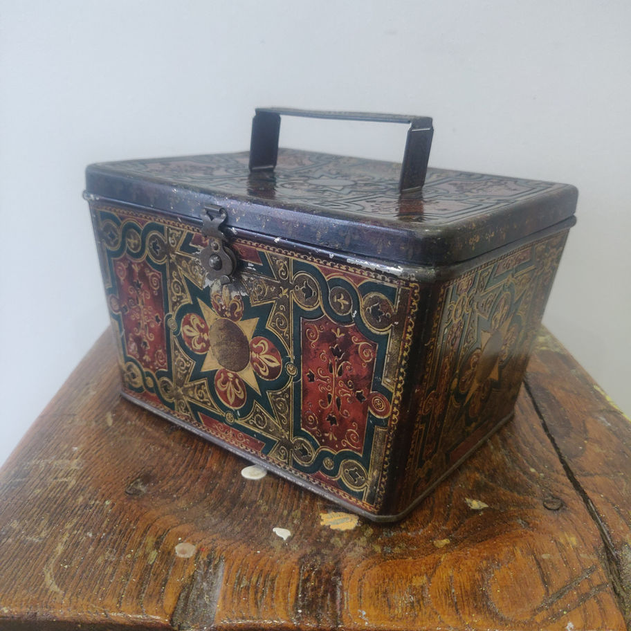 Vintage Huntley and Palmer's highly decorated rare and in amazing condition tin