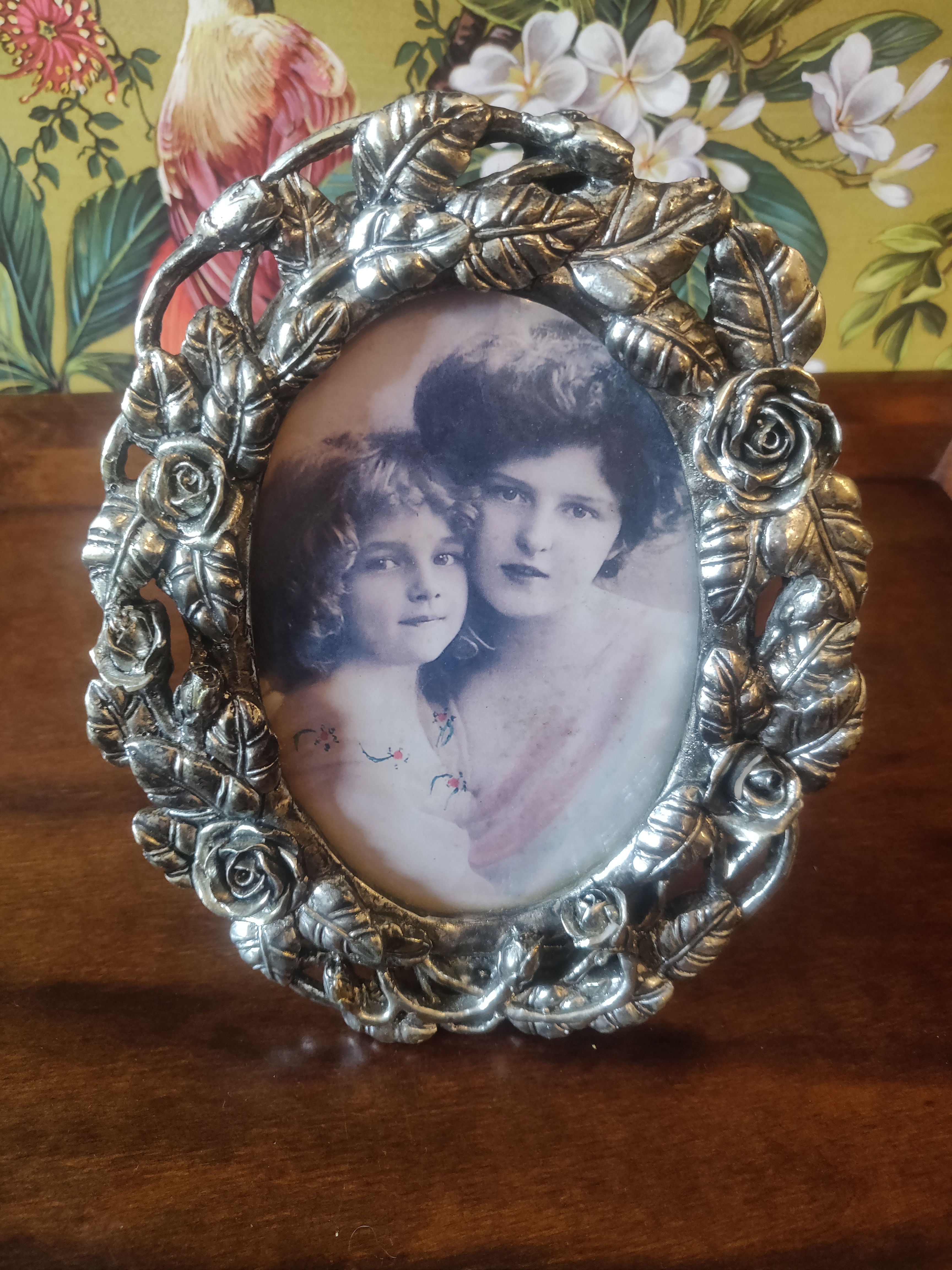 Vintage art nouveau style oval picture frame