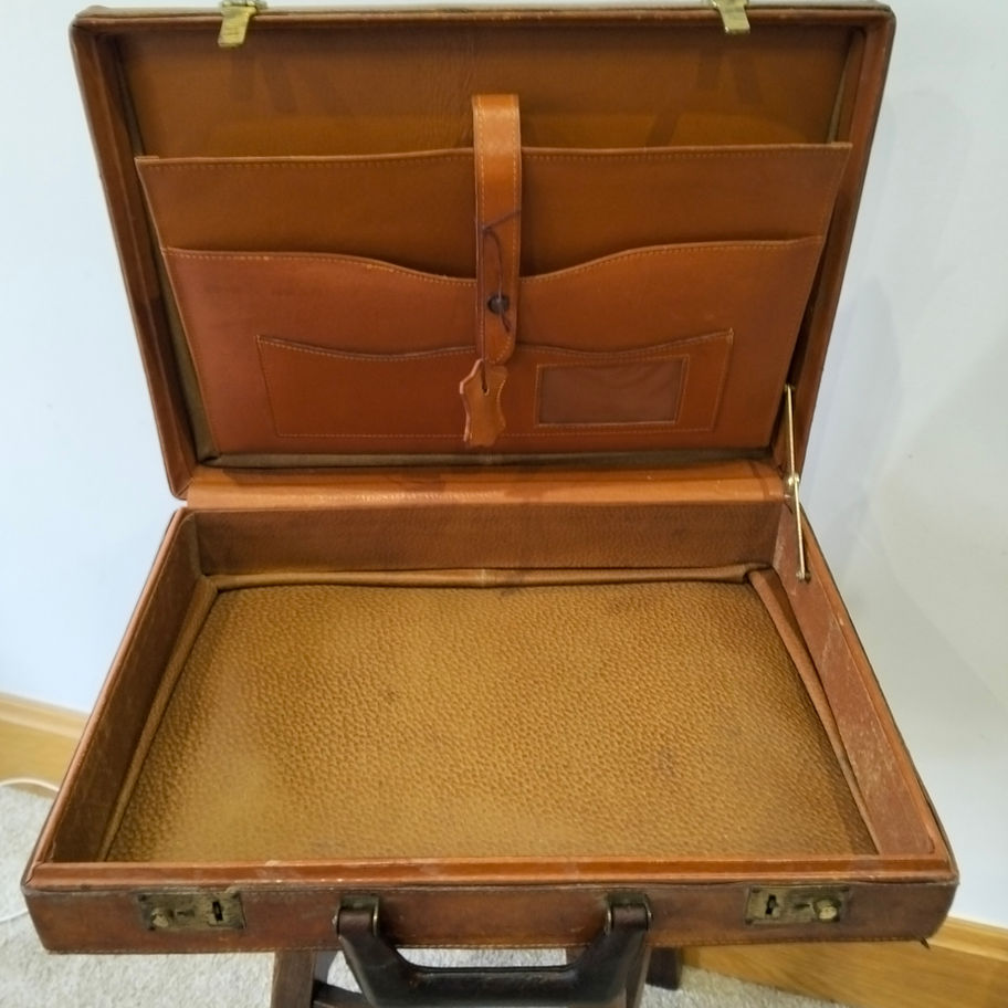Vintage Leather Briefcase / Attache Case – Mid 20th Century Gentleman’s Case