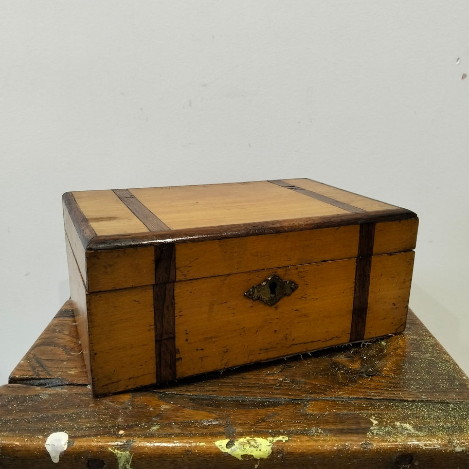 Antique Victorian late 19th or early 20th century cedar or boxwood box