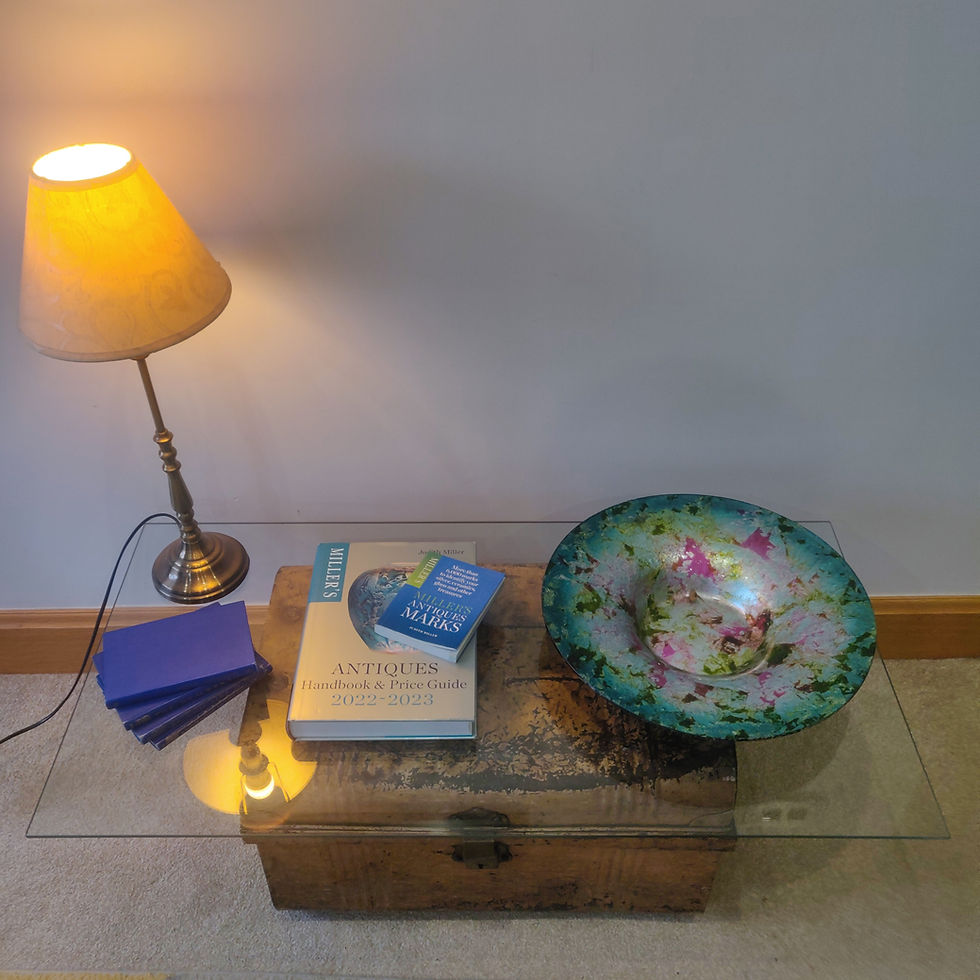 縮圖：Antique early 20th or late 19th century metal gold painted trunk