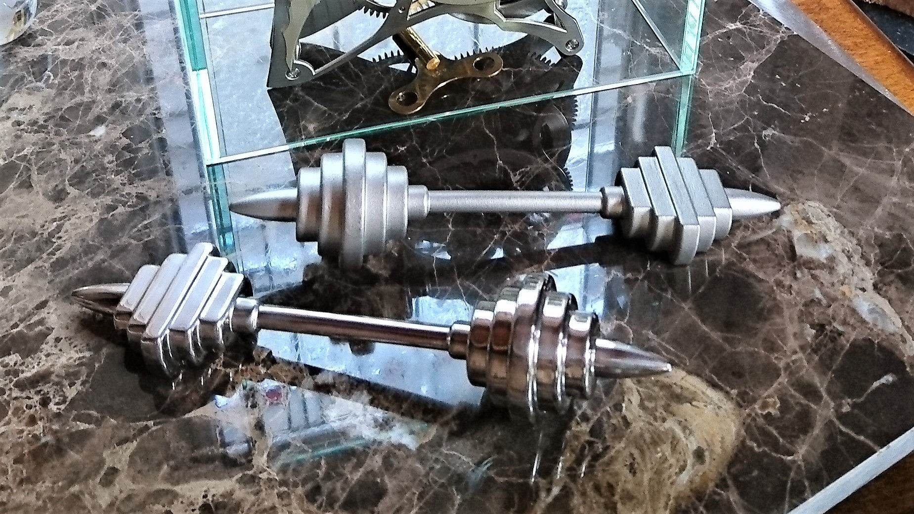 Decor/Sculpture デコア/彫刻 ”Revive on Base/リバイブ 台座付き” Stainless steel/ステンレス