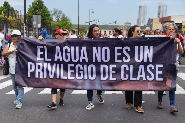 Manifestantes a favor del derecho humano al agua, San José, Costa Rica.