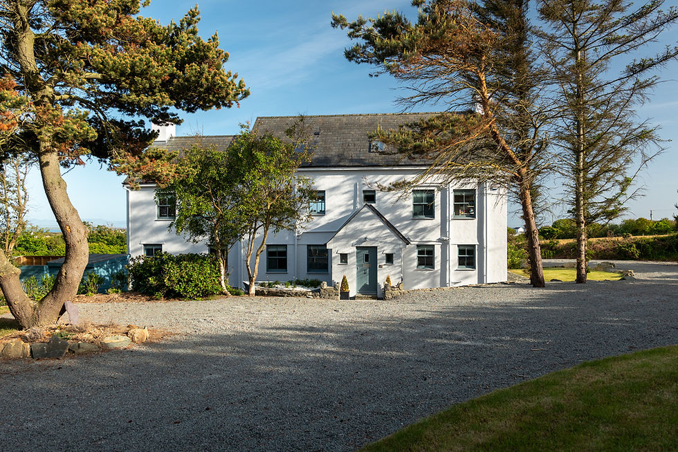 Cil Y Gwynt Exterior Front Daytime Landscape.jpg