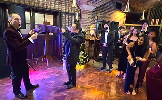 Ari Phillips Magician_Finnegan Europe Xmas Magic_063.png