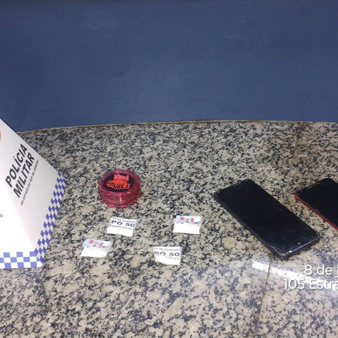 Mulher é presa por tráfico de drogas
