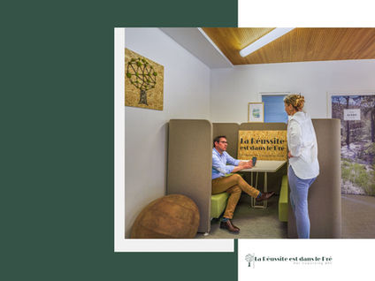 échange dans le coworking de velars