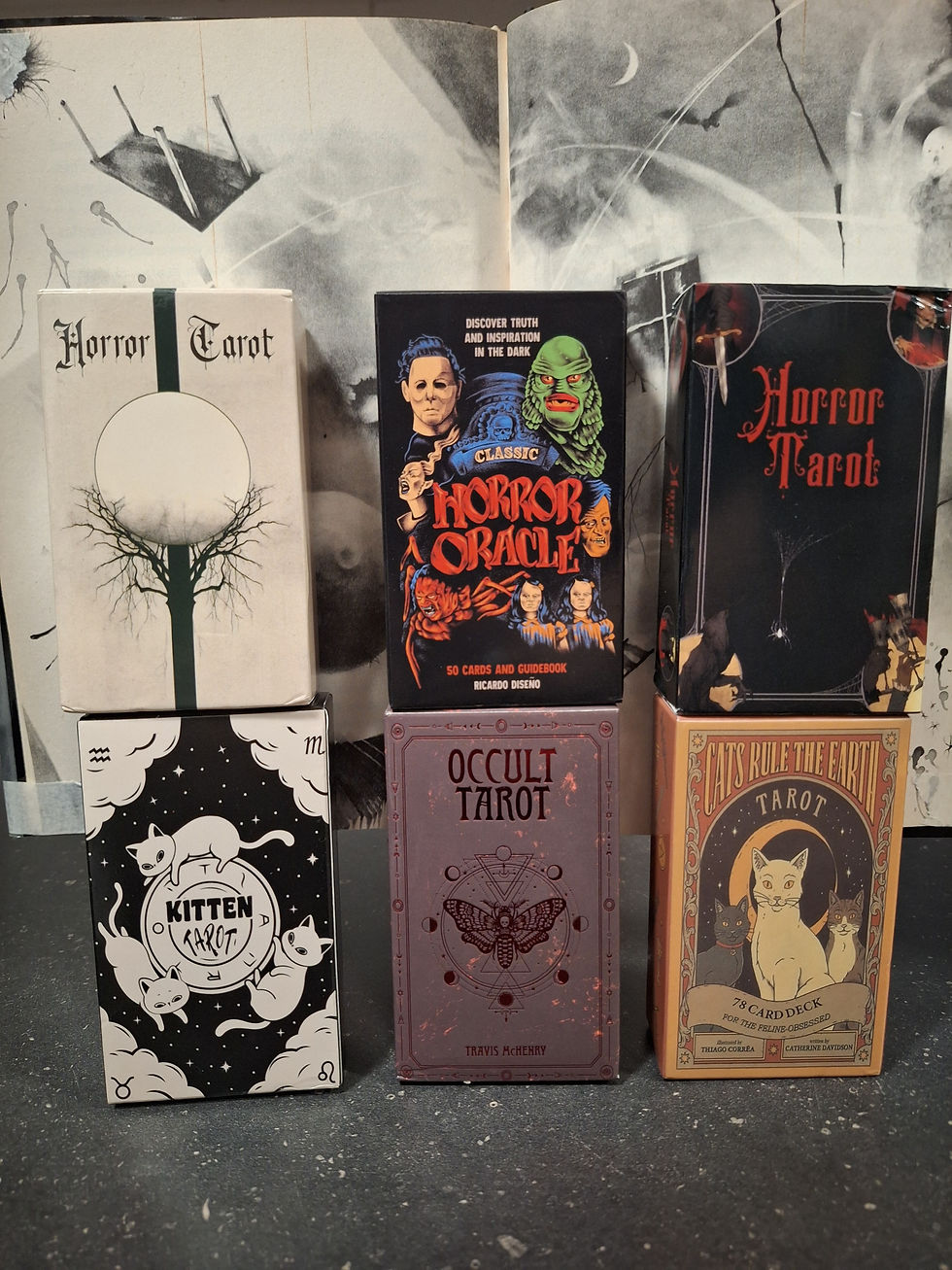 Thumbnail: Horror Themed Tarot Cards (Black)