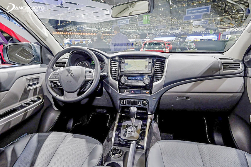 Khoang lái hiện đại và không kém phần sang trọng