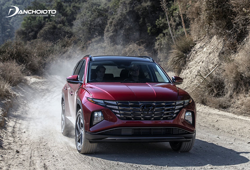 Hyundai Tucson là một lựa chọn nổi bật trong nhóm xe 5 chỗ gầm cao tầm giá 900 triệu