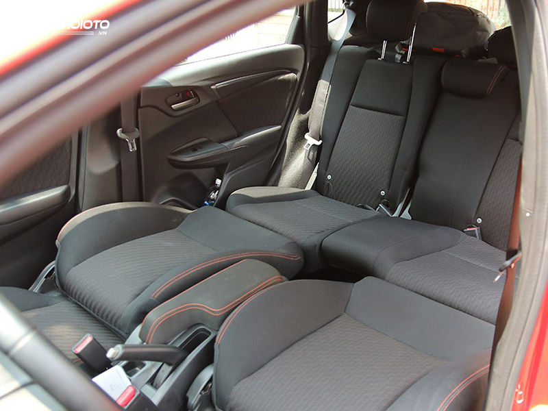 Hàng ghế sau Honda Jazz 2023 rộng rãi và thoải mái
