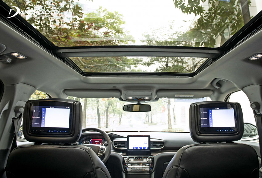 Ford Explorer 2023 có cửa sổ trời toàn cảnh
