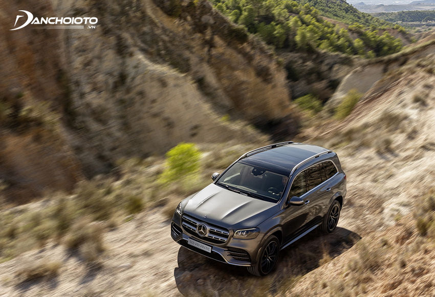 Mercedes GLS 450 4MATIC sử dụng hệ thống treo khí nén AIRMATIC có thể thay đổi độ cao và độ cứng