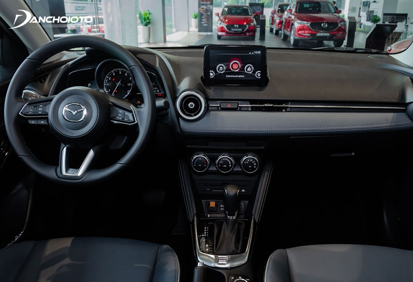 Nội thất Mazda 2 2023 nổi bật với thiết kế châu Âu đơn giản mà tinh tế, sang trọng