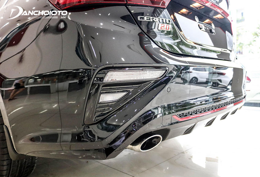 Đèn báo rẽ Kia Cerato 2023 cũng được tách rời, hạ xuống thấp, nằm chung với đèn phụ