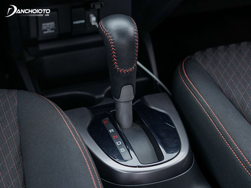 Cần số Honda Jazz 2023 RS được bọc da