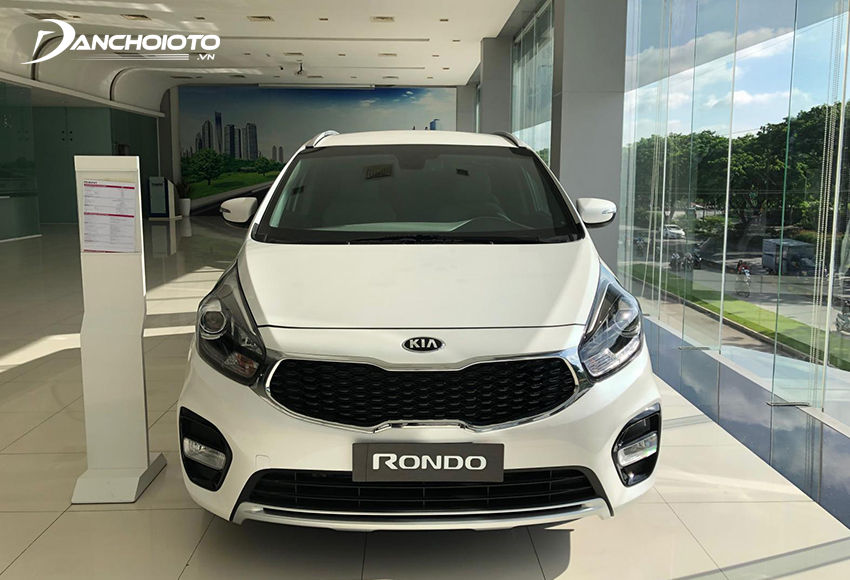 Với trang bị tiện nghi đầy đủ, phiên bản Kia Rondo 2.0 GAT được đánh giá phù hợp với xe gia đình hơn