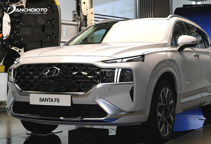 Hyundai SantaFe là một mẫu CUV 7 chỗ hạng trung
