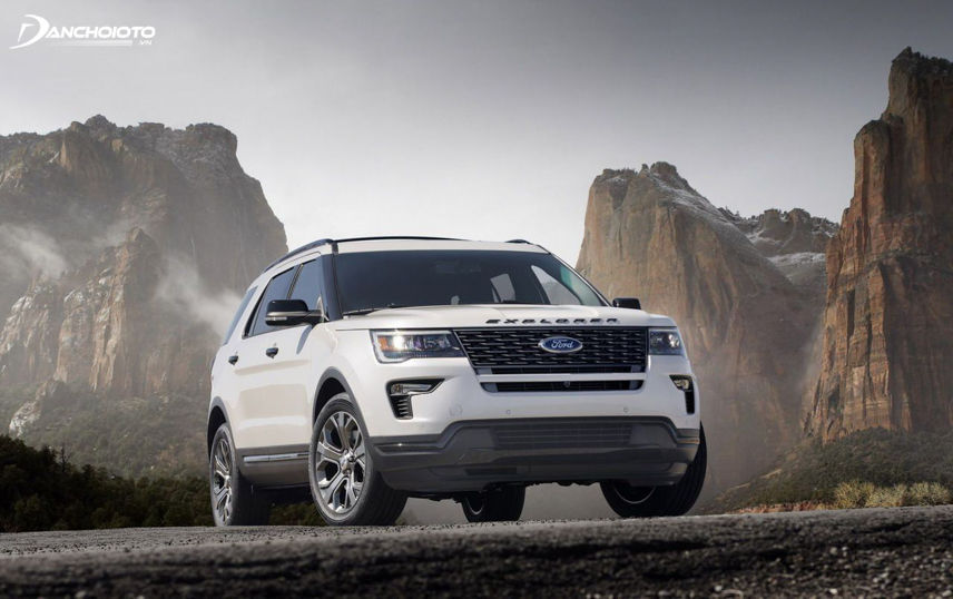 Ford Explorer vượt trội hơn Land Cruiser Prado về nhiều mặt