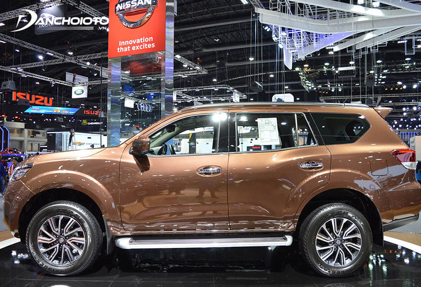 Thân xe Nissan Terra 2023 cho cảm giác rất dài và bề thế